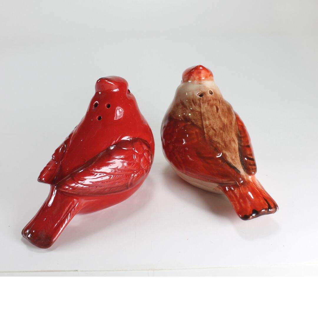 Cardinal salt and pepper shakers